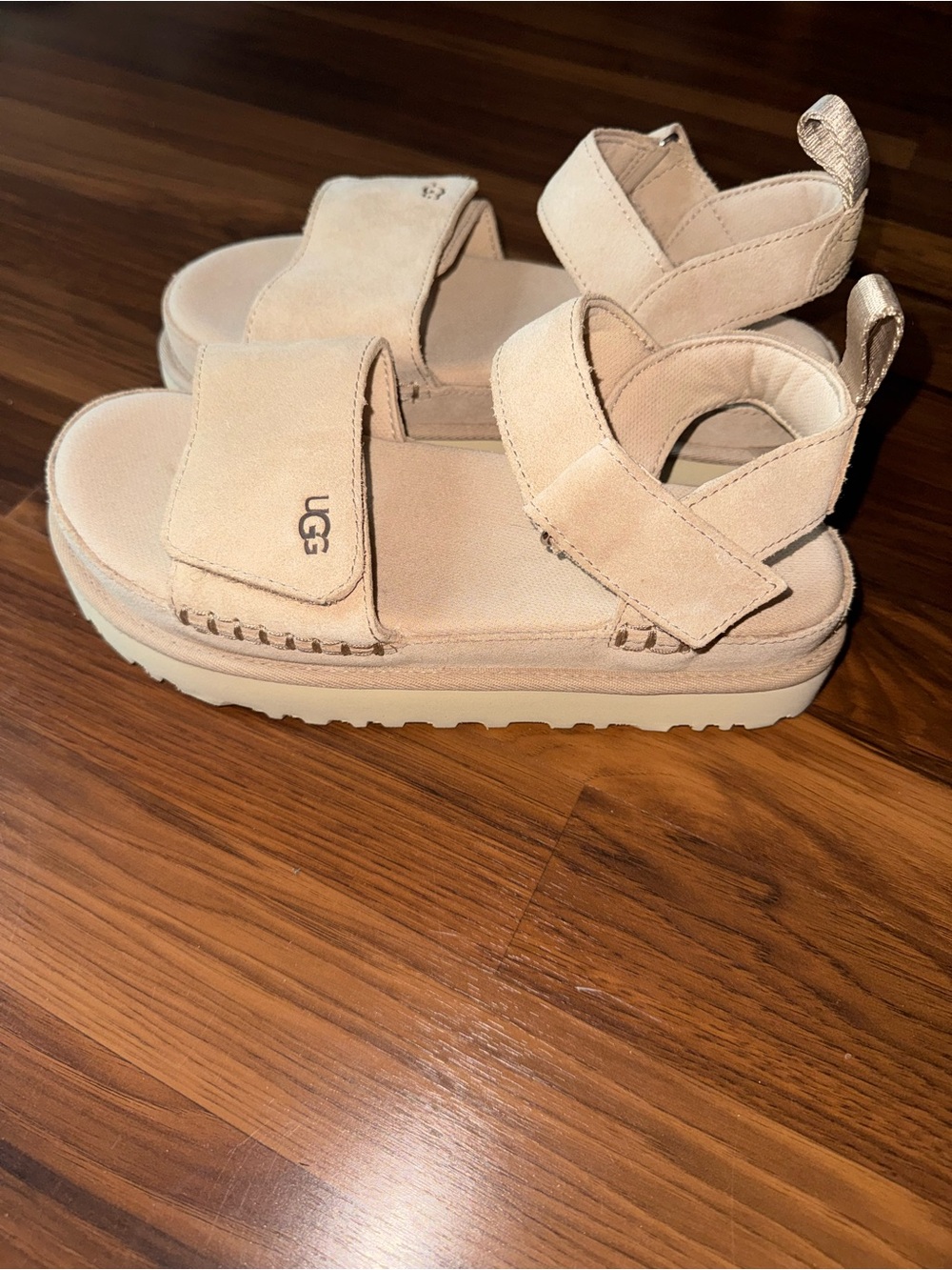 Women’s Ugg Goldenstar Platform Sandals - Picture 3 of 6